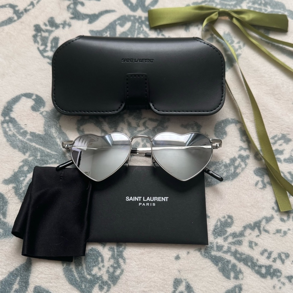 Saint Laurent SL 301 Loulou Heart Mirrored Sunglasses